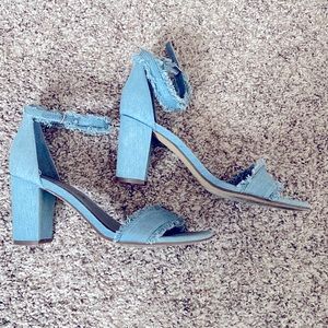 Unisa denim heel size 8. Worn once in Greece